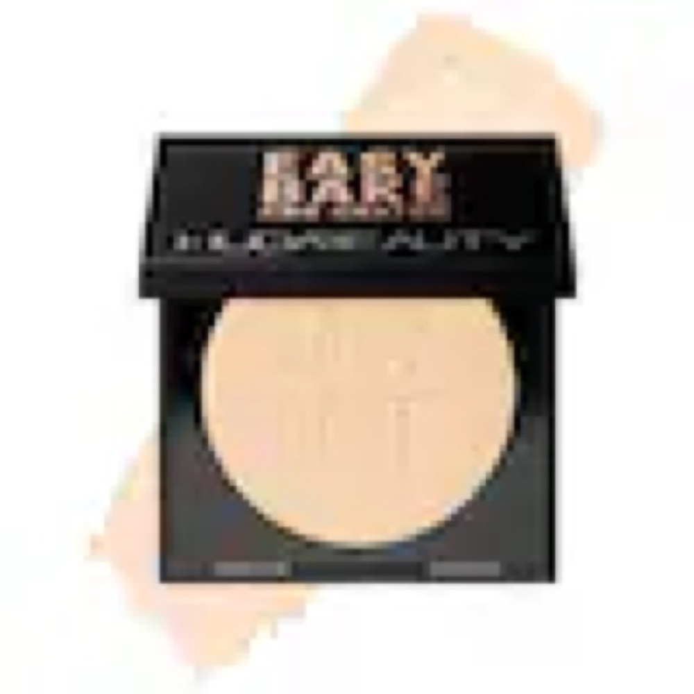 HUDA BEAUTY 
Easy Bake and Snatch Pressed Talc-Free Brightening & Setting Powder